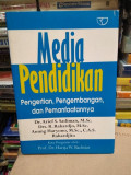 Media Pendidikan : Pengertian, pengembangan, dan pemanfaatannya.
